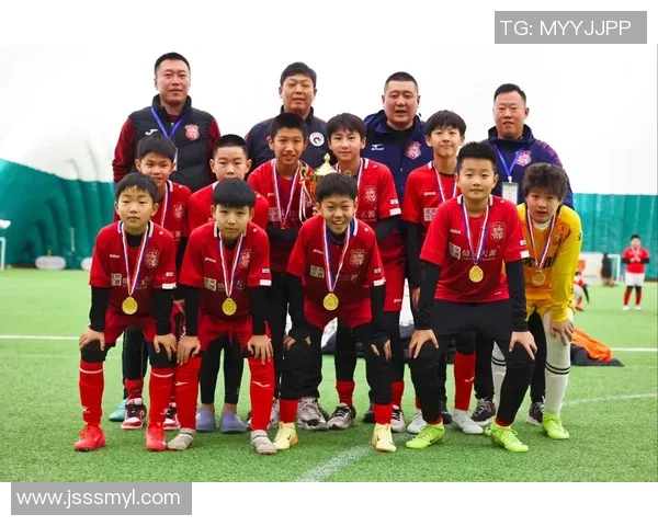 冈萨与磐田喜悦的激烈对决展现足球魅力与团队精神 冈萨与磐田喜悦的激烈对决展现足球魅力与团队精神