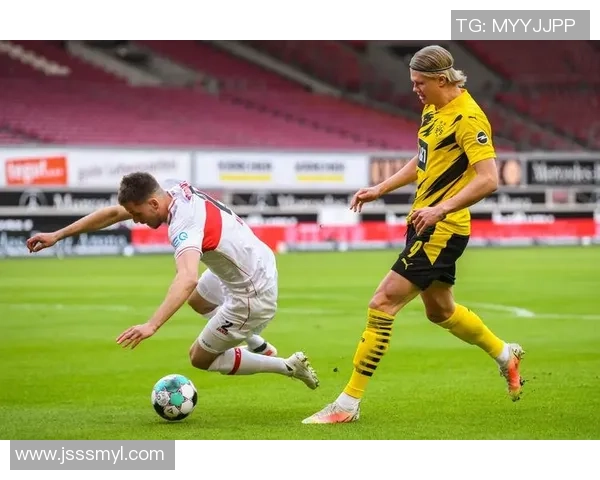 格雷茨卡的足球之路：从青年才俊到德甲明星的蜕变与成长