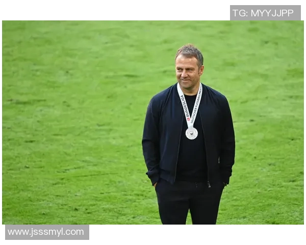 莱万回归安联球场引发拜仁球迷愤怒声讨：背叛与忘恩负义的对决